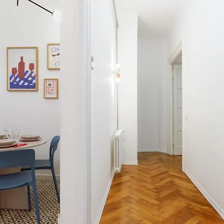 Charming Apartment-new-center Триест