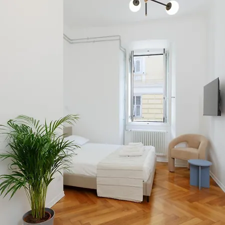 Charming Apartment-new-center Апартаменты Триест